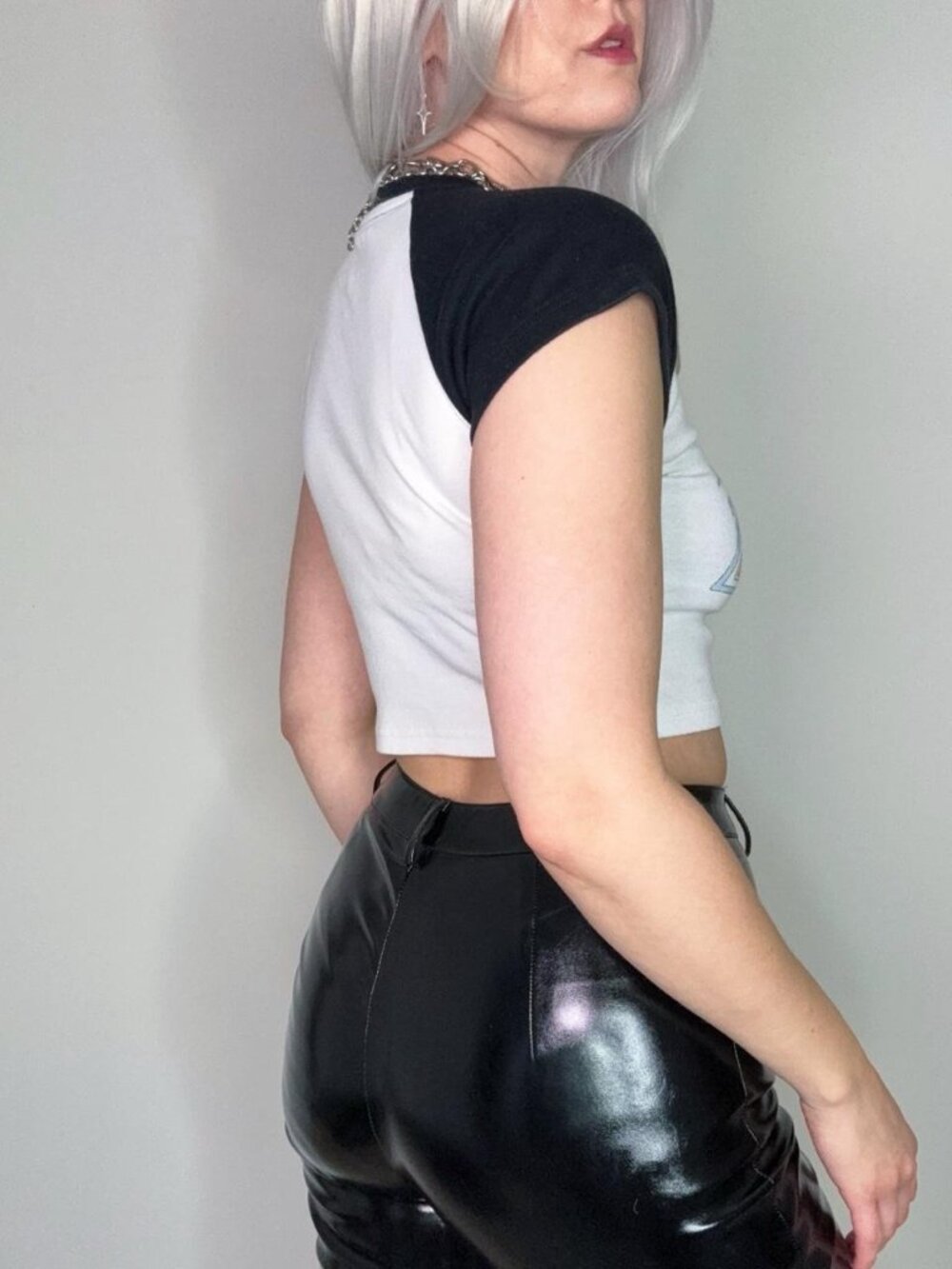 Def Leppard Cropped Raglan Tee - Picture 3 of 5